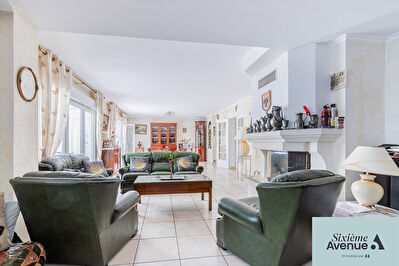 Maison Ballainvilliers 9 pièce(s) 215 m2 BALLAINVILLIERS photo 5