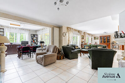 Maison Ballainvilliers 9 pièce(s) 215 m2 BALLAINVILLIERS photo 7
