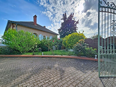 Maison T8 Coup de coeur avec volumes exceptionnels et appartement indépendant - Brax Centre