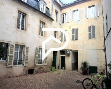 DIJON HYPER CENTRE : T1 meublé et équipé en duplex