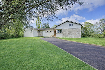 MAISON INDIVIDUELLE  255M2 A RENOVER -  SUR SOUS-SOL