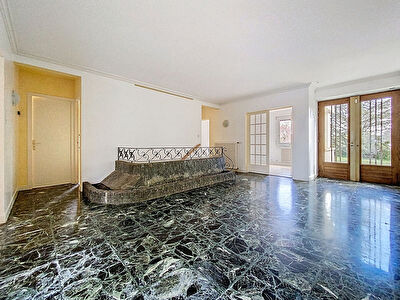 MAISON INDIVIDUELLE  255M2 A RENOVER -  SUR SOUS-SOL