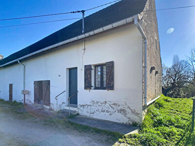 Petite maison avec dépendances