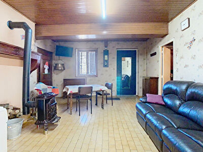 Petite maison avec dépendances