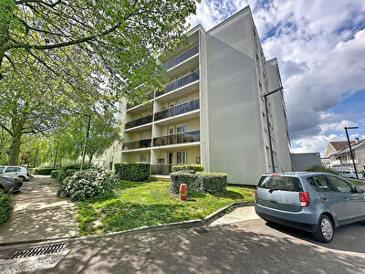 LONGVIC : T4 - en RDC, 3 chambres-