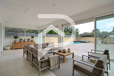 SAINT LAURENT D AIGOUZE -PISCINE GARAGE- TERRAIN 657m²