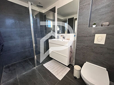 AIGUES MORTES  INTRA MUROS -- APPARTEMENT  DE 150M² - 3 chambres - une terrasse