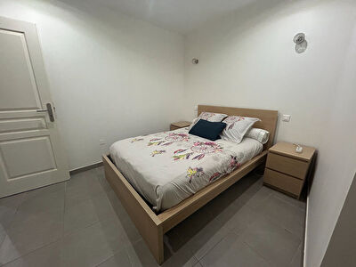 VAUVERT CENTRE VILLE - LOCATION A L'ANNEE MEUBLEE