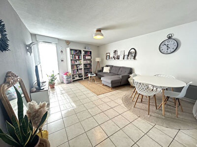 AIGUES MORTES - APPARTEMENT LOCATION ANNUELLE - LOGGIA ET PARKING