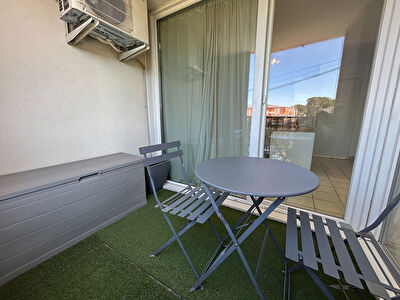 AIGUES MORTES - APPARTEMENT LOCATION ANNUELLE - LOGGIA ET PARKING