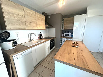 AIGUES MORTES - APPARTEMENT LOCATION ANNUELLE - LOGGIA ET PARKING
