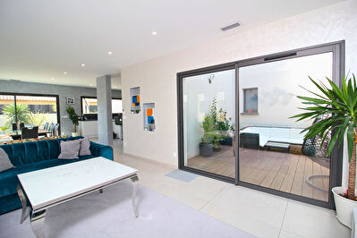 Saint Laurent d'Aigouze - Villa d'architecte  - 4 chambres  - piscine - Calme absolu - Construction 2021