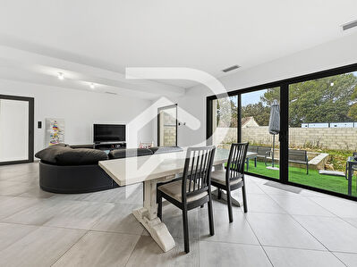 VERGÈZE - VILLA CONTEMPORAINE NEUVE - 3 chambres - Suite parentale RDC -  Garage - Calme absolu - DPE A