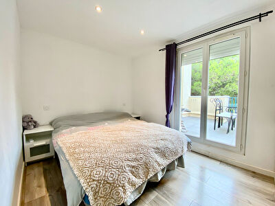 La Grande Motte - LOCATION A LA SEMINE - Ponant - T2 entièrement rénové + Terrasse + Parking