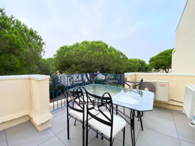 La Grande Motte - LOCATION A LA SEMINE - Ponant - T2 entièrement rénové + Terrasse + Parking