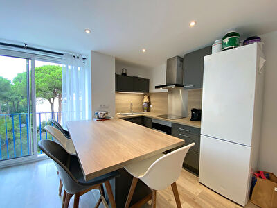 La Grande Motte - LOCATION A LA SEMINE - Ponant - T2 entièrement rénové + Terrasse + Parking