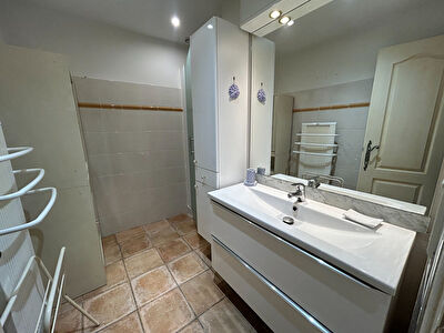 Aigues-Mortes - A LOUER A L ANNEE - Appartement meublé 3 pièces - 72 m² - Lumineux - Dernier étage