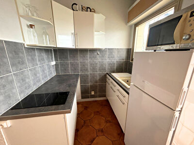 AIGUES-MORTES - Appartement une chambre avec terrasse et stationnement