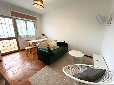 AIGUES-MORTES - Appartement une chambre avec terrasse et stationnement