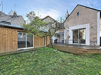 Tours Maison de ville avec dépendance proche Gare