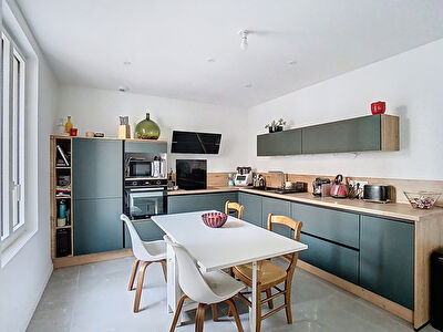 Tours / Velpeau maison rénovée 4 chambres avec parking