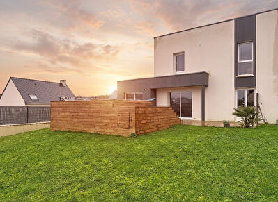 maison récente 4 chambres avec jardin à deux pas des écoles
