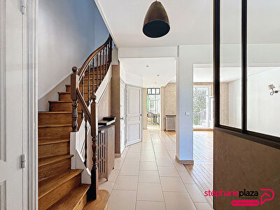 Maison 5 chambres avec grand garage et jardin