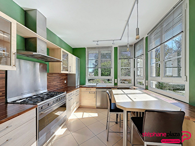 Maison 5 chambres avec grand garage et jardin