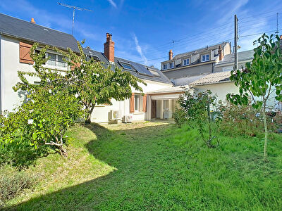 Tours Velpeau proche gare maison avec grand jardin, garage et dépendances 