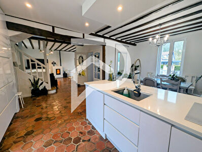 Maison Hénonville - 8 pièce(s) - 130 m2