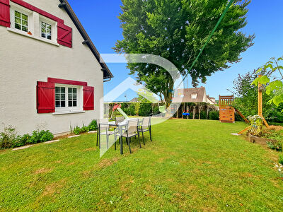 Maison Le Mont Saint Adrien 6 pièce(s) 121 m2