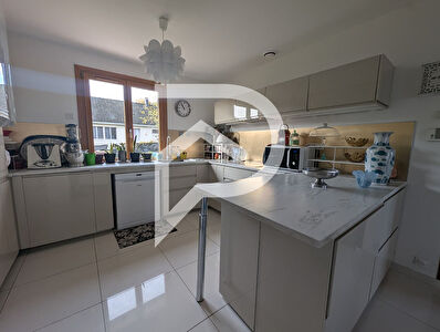 Maison Meru 7 pièce(s) 100 m2