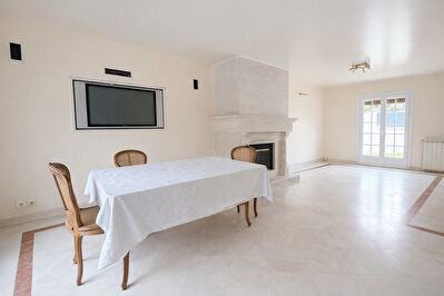 Sarcelles SECTEUR CALME ET RECHERCHÉ-  Pavillon en impasse 6 pièce(s) 150 m2