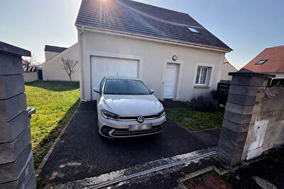 Exclusivité Maison 95 m² à Moussy-le-Vieux avec jardin de 295 m²