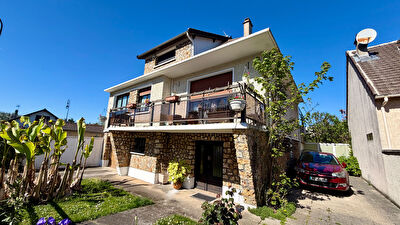 Maison Garges-lès-gonesse 9 pièce(s) 239 m2
