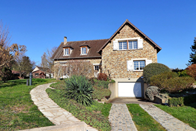 Maison familiale 8 pièces 202 m2 MONTFORT L AMAURY