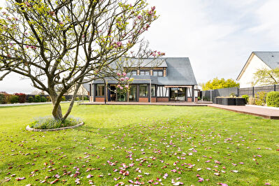 RARE A LA LOCATION - Magnifique maison familiale de 169 m² avec dépendance