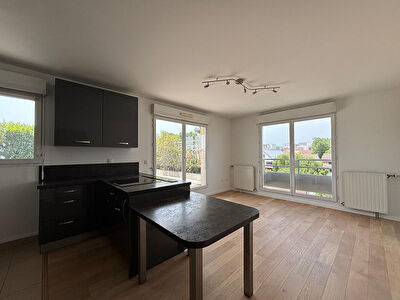 APPARTEMENT 4 PIÈCES DE 75 m² AVEC TERRASSE DE 48 m² BEZONS