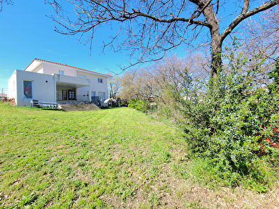 Villa familiale récente 165m² - 5 chambres - terrain 4 faces - Garage