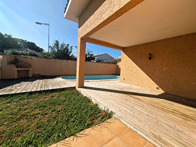 Perpignan SUD, Villa plain pied 3 faces de Type 5 avec piscine