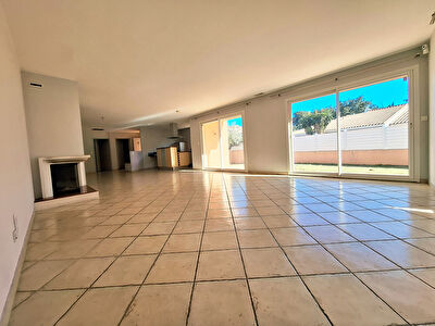 Perpignan SUD, Villa plain pied 3 faces de Type 5 avec piscine