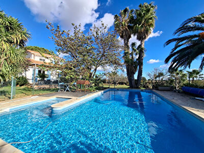 Perpignan SUD Villa 4 faces de Type 5 sur 4000m2 de terrain