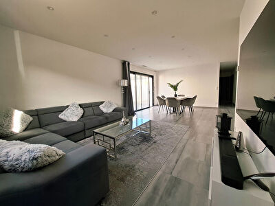 Perpignan, Villa plain pied 3 faces de Type 4 avec garage et jardin