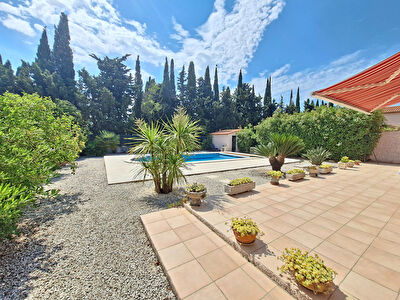 TOULOUGES? SUPERBE VILLA 3 FACES AVEC PISCINE, GARAGE ET JARDIN 