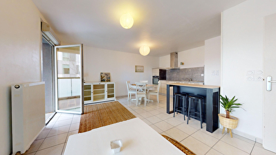 LOCATION T2 MEUBLÉ ANNEMASSE CENTRE AVEC GARAGE.