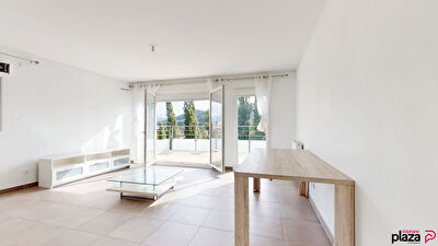 Appartement 4 pièces - Dernier étage avec terrasse  et vue montagne