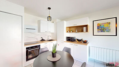 Location T2 meublé  + 1 place de stationnement privée.