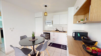 Location T2 meublé  + 1 place de stationnement privée.