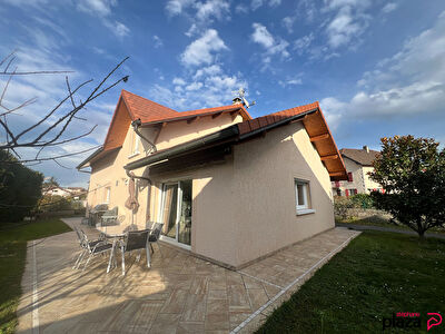 Maison meublée à Gaillard  avec jardin et garage