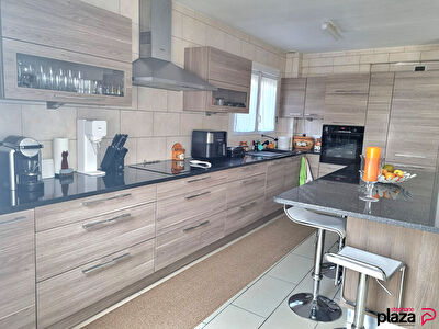 GEX - Maison - 4 chambres - 129.48 m2 - Jardin 480 m² - Piscine